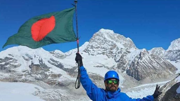 সপ্তম বাংলাদেশি হিসেবে মাউন্ট এভারেস্ট জয় করে বিশ্বরেকর্ড গড়েছেন বাংলাদেশি ইকরামুল হক শাকিল