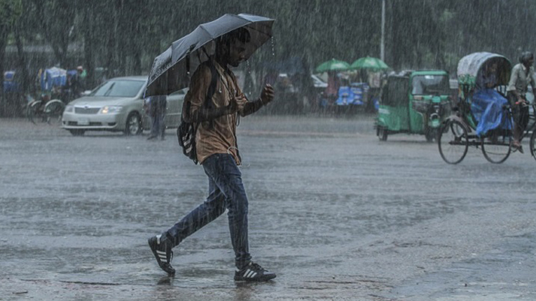 বঙ্গোপসাগরে লঘুচাপ সৃষ্টি সারাদেশে মুষলধারে বৃষ্টি।