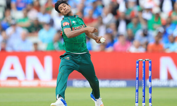 ডেথ ওভারে ডট বলের রাজা এখন বাংলাদেশের মুস্তাফিজুর রহমান