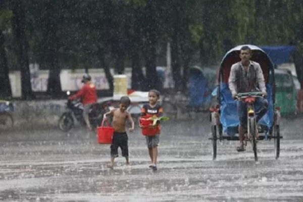 সারা দেশে ভারি বৃষ্টির পূর্বাভাস, কমবে তাপমাত্রাও।