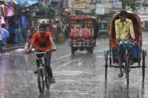 দেশজুড়ে বৃষ্টির আভাস, কোথাও ভারি বর্ষণের শঙ্কা রয়েছে।